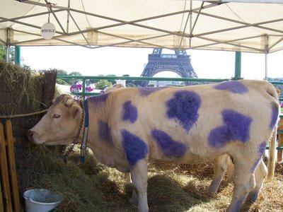 1280px-Paris_Milka_Cow [1600x1200].jpg